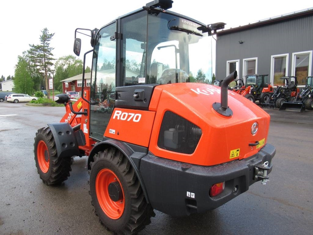 Kubota R070W UUTUUSMALLI - Ratinis krautuvas: foto 3 Kubota R070W UUTUUSMALLI - Ratinis krautuvas: foto 3