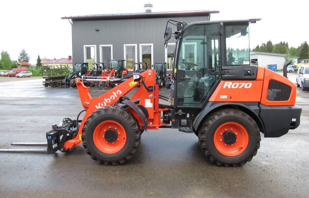Kubota R070W UUTUUSMALLI - Ratinis krautuvas: foto 1 Kubota R070W UUTUUSMALLI - Ratinis krautuvas: foto 1