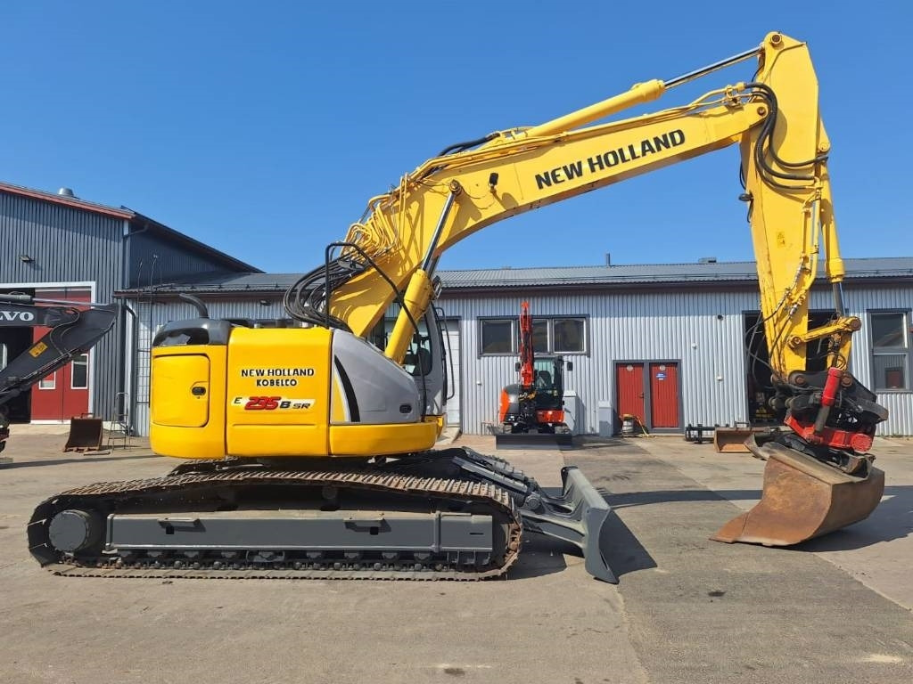 New Holland MYYTY! SOLD! E235BSRLC PYÖRITTÄJÄLLÄ - Vikšrinis ekskavatorius: foto 5 New Holland MYYTY! SOLD! E235BSRLC PYÖRITTÄJÄLLÄ - Vikšrinis ekskavatorius: foto 5