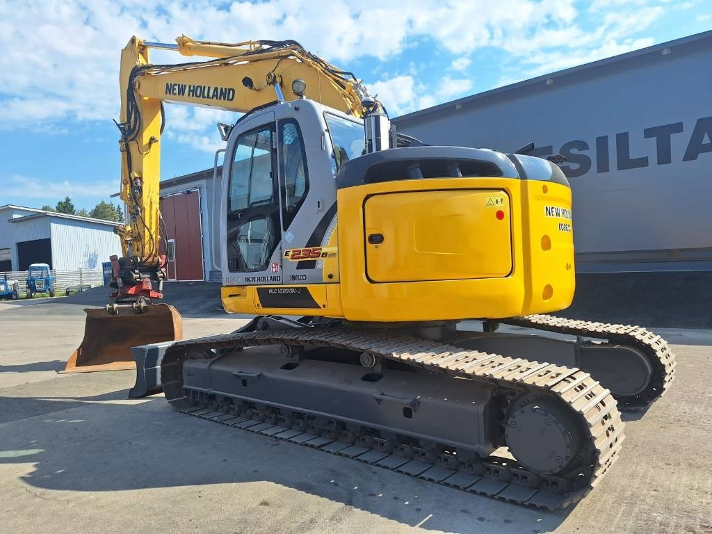 New Holland MYYTY! SOLD! E235BSRLC PYÖRITTÄJÄLLÄ - Vikšrinis ekskavatorius: foto 2 New Holland MYYTY! SOLD! E235BSRLC PYÖRITTÄJÄLLÄ - Vikšrinis ekskavatorius: foto 2