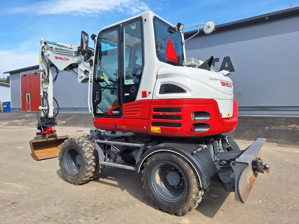 Takeuchi TB295W KÄRRY, PYÖRITTÄJÄ, 5-KAUHAA - Ratinis ekskavatorius: foto 2 Takeuchi TB295W KÄRRY, PYÖRITTÄJÄ, 5-KAUHAA - Ratinis ekskavatorius: foto 2