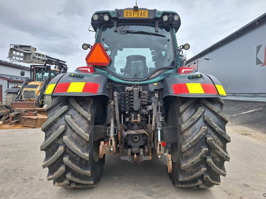 Valtra N174 VERSU ETUKUORMAAJALLA - Traktorius: foto 3 Valtra N174 VERSU ETUKUORMAAJALLA - Traktorius: foto 3