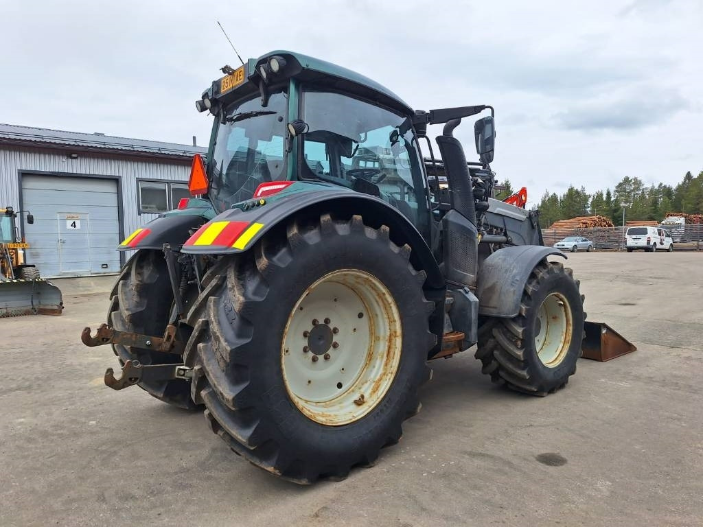 Valtra N174 VERSU ETUKUORMAAJALLA - Traktorius: foto 4 Valtra N174 VERSU ETUKUORMAAJALLA - Traktorius: foto 4