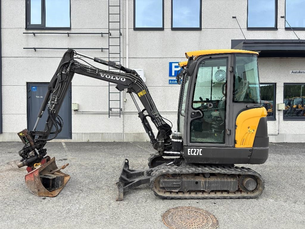 Volvo EC27C PYÖRITTÄJÄLLÄ - Mini ekskavatorius: foto 1 Volvo EC27C PYÖRITTÄJÄLLÄ - Mini ekskavatorius: foto 1