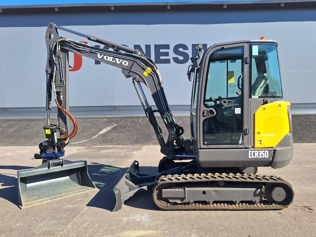 Volvo EC35D PYÖRITTÄJÄLLÄ - Mini ekskavatorius: foto 1 Volvo EC35D PYÖRITTÄJÄLLÄ - Mini ekskavatorius: foto 1
