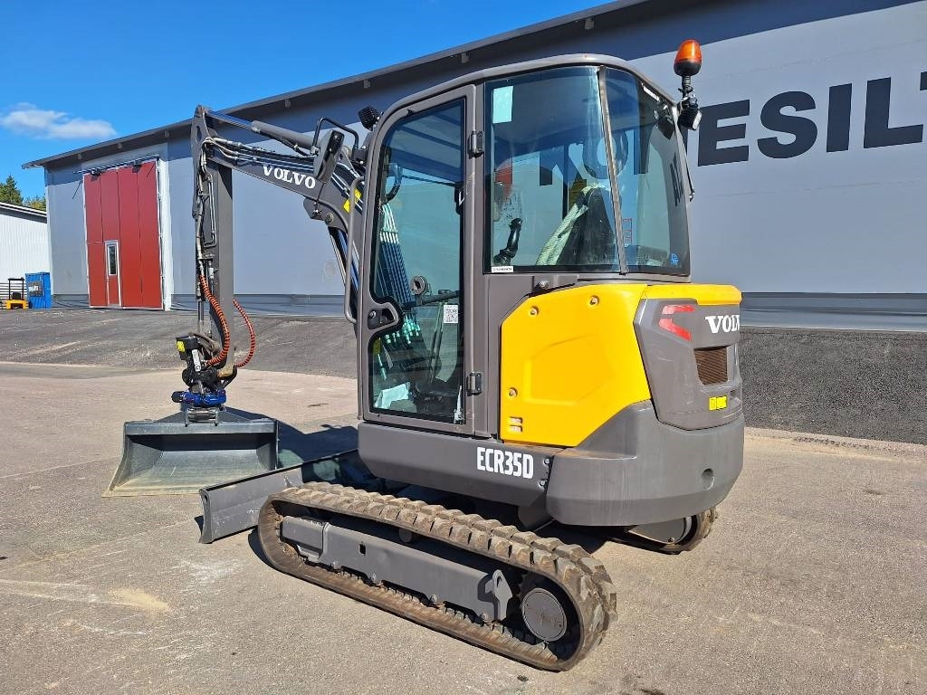 Volvo EC35D PYÖRITTÄJÄLLÄ - Mini ekskavatorius: foto 2 Volvo EC35D PYÖRITTÄJÄLLÄ - Mini ekskavatorius: foto 2