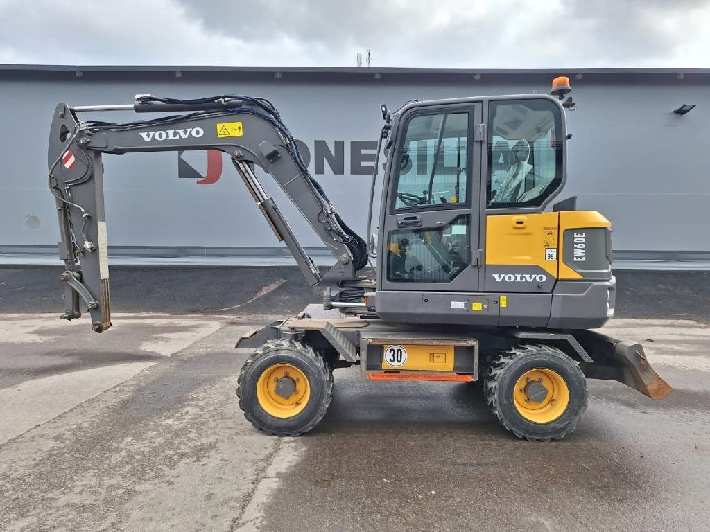 Volvo EW60E VÄHÄN AJETTU - Ratinis ekskavatorius: foto 1 Volvo EW60E VÄHÄN AJETTU - Ratinis ekskavatorius: foto 1