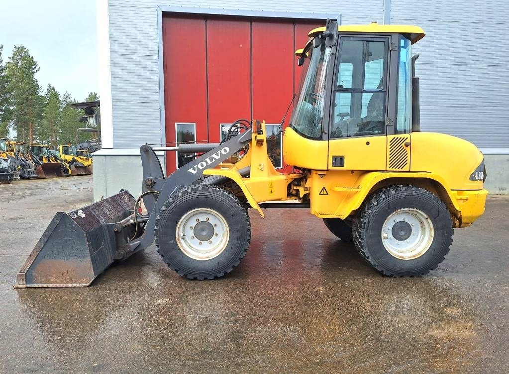 Volvo L30B AURALLA - Ratinis krautuvas: foto 1 Volvo L30B AURALLA - Ratinis krautuvas: foto 1