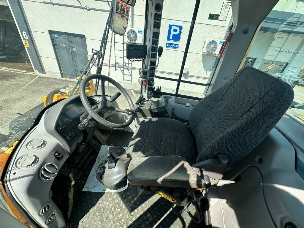Ratinis krautuvas Volvo L70G vipuohjaus, 3' ja 4' hydr: foto 21