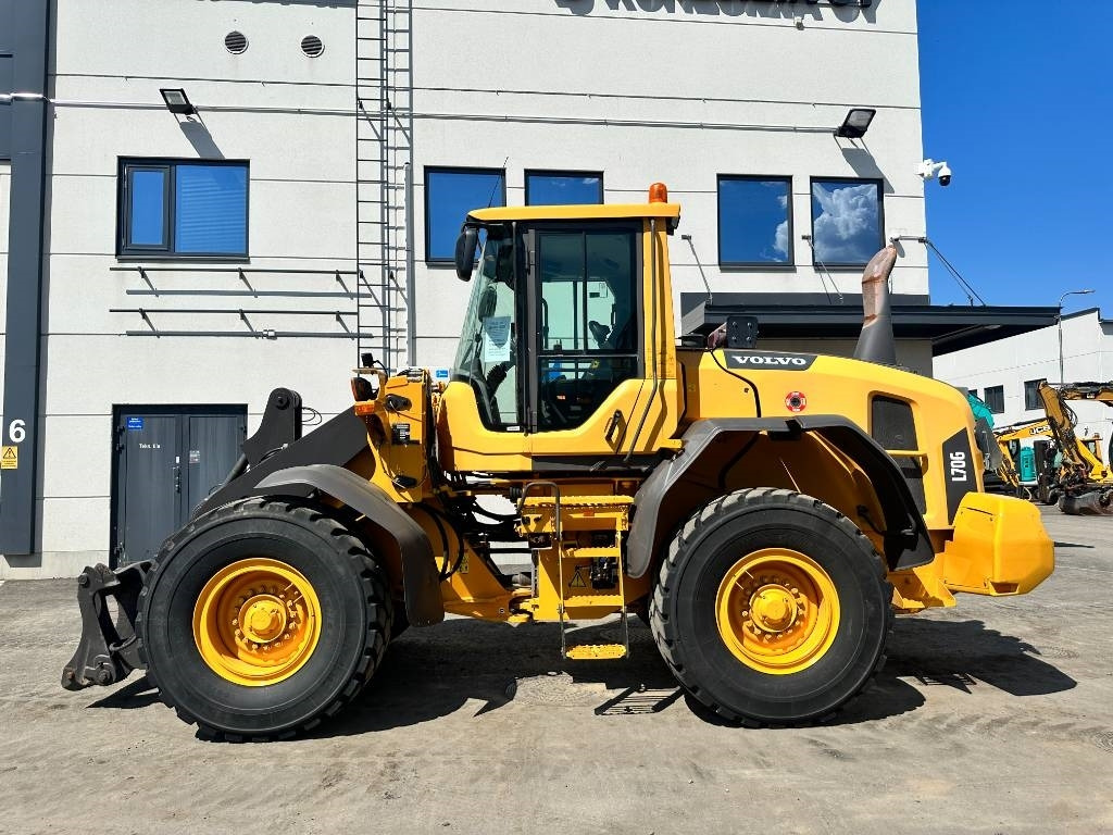 Volvo L70G vipuohjaus, 3' ja 4' hydr - Ratinis krautuvas: foto 1 Volvo L70G vipuohjaus, 3' ja 4' hydr - Ratinis krautuvas: foto 1