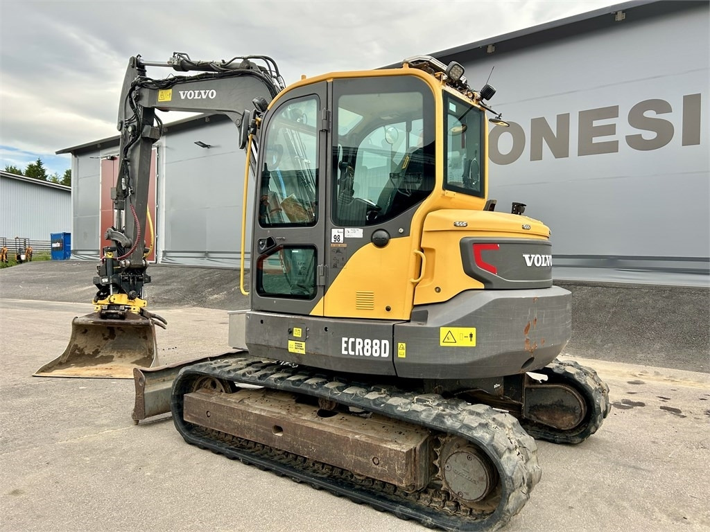 Volvo MYYTY! SOLD! ECR88D + TYÖLAITTEET - Mini ekskavatorius: foto 2 Volvo MYYTY! SOLD! ECR88D + TYÖLAITTEET - Mini ekskavatorius: foto 2