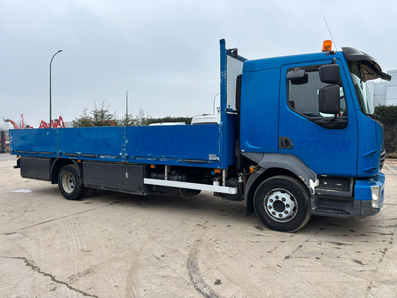 Volvo FL7-240. Pritsche 6.80m. EU5. - Platforminis/ Bortinis sunkvežimis: foto 1 Volvo FL7-240. Pritsche 6.80m. EU5. - Platforminis/ Bortinis sunkvežimis: foto 1