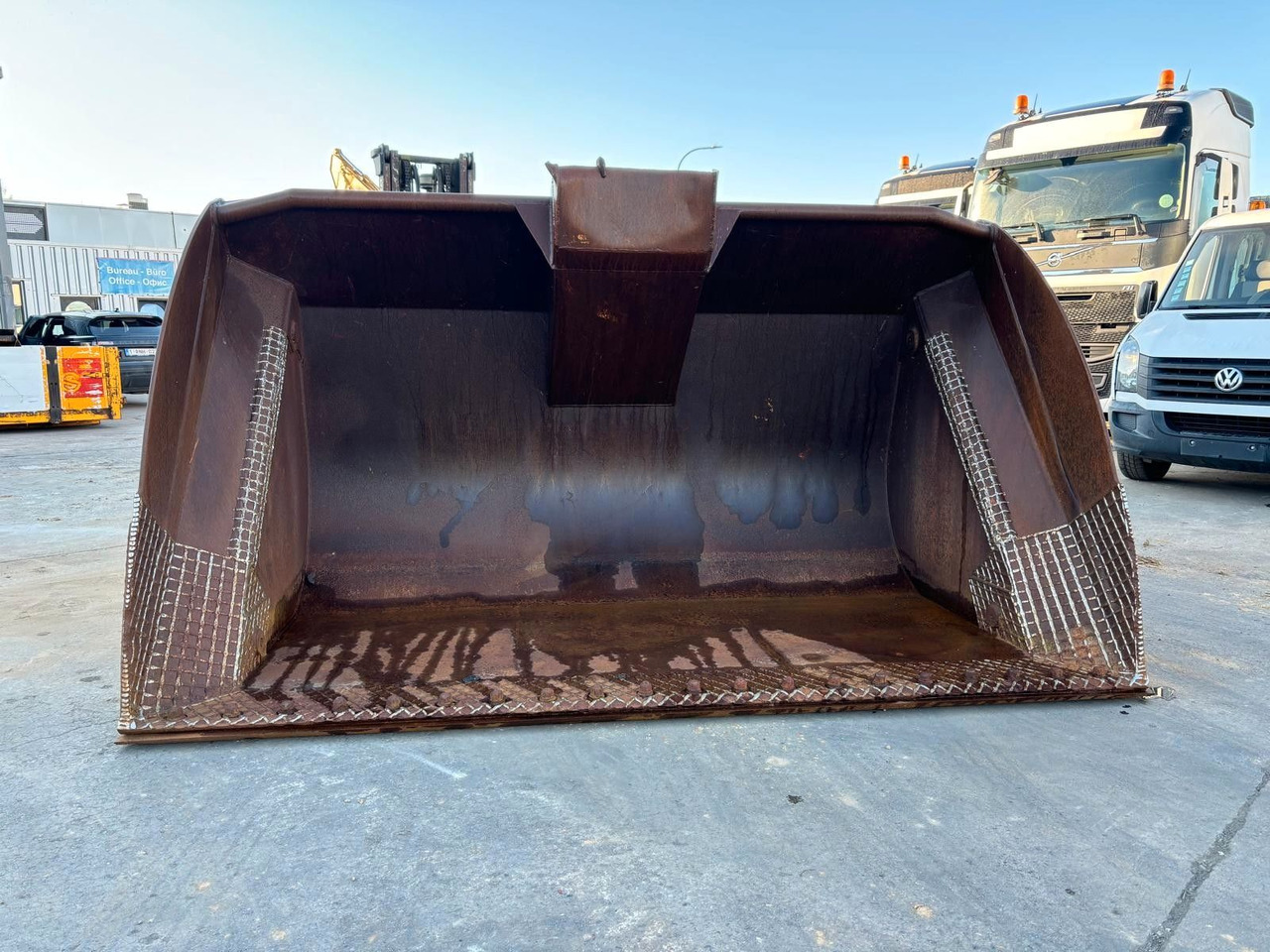 Volvo L150 - L180 - L220. Kippschaufel 5m3. Volvo L150 - L180 - L220. Kippschaufel 5m3. - Krautuvo kaušas - Statybinė technika: foto 2 Volvo L150 - L180 - L220. Kippschaufel 5m3. Volvo L150 - L180 - L220. Kippschaufel 5m3. - Krautuvo kaušas - Statybinė technika: foto 2
