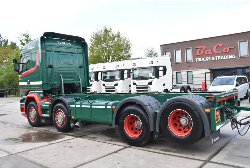 Scania R520 HL V8 8x2 - EURO 6 - MANUAL - RETARDER - WHEELBASE: 510 cm - 10 TONS FRONT AXLE - XENON - - Konteineris-vežimus/ Sukeisti kūną sunkvežimis: foto 2 Scania R520 HL V8 8x2 - EURO 6 - MANUAL - RETARDER - WHEELBASE: 510 cm - 10 TONS FRONT AXLE - XENON - - Konteineris-vežimus/ Sukeisti kūną sunkvežimis: foto 2