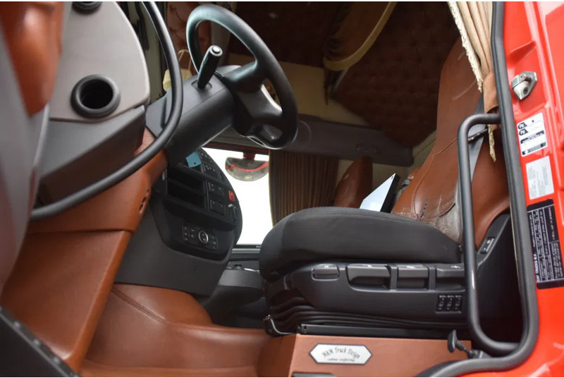 DAF XF 480 SSC 4x2 - NEW TACHO - 839 TKM - PARK. AIRCO - NAVI - SPECIAL INTERIOR - 2 x FUEL TANKS - ALCOA'S - TOP CONDITION - - Vilkikas: foto 4 DAF XF 480 SSC 4x2 - NEW TACHO - 839 TKM - PARK. AIRCO - NAVI - SPECIAL INTERIOR - 2 x FUEL TANKS - ALCOA'S - TOP CONDITION - - Vilkikas: foto 4