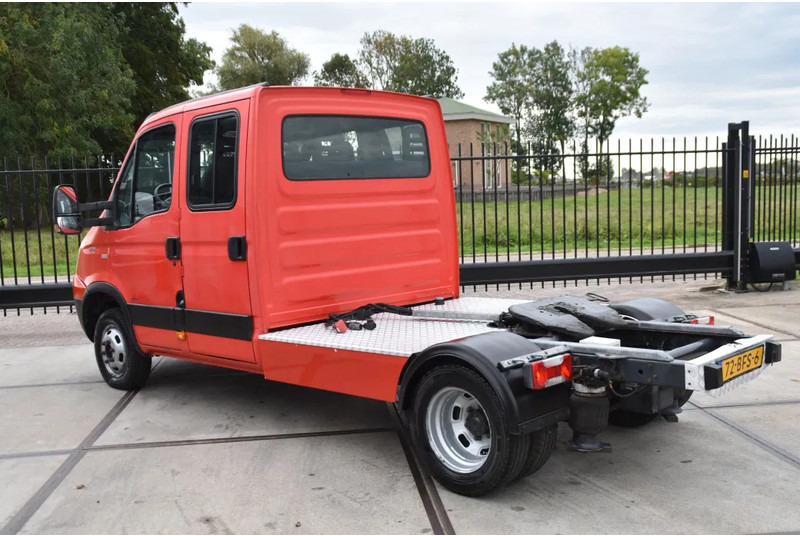 Iveco 40C18 - MANUAL - EURO 4 - 341 TKM - RADIO - BACKSEAT - 4 DOORS - GOOD CONDITION - - Vilkikas: foto 3 Iveco 40C18 - MANUAL - EURO 4 - 341 TKM - RADIO - BACKSEAT - 4 DOORS - GOOD CONDITION - - Vilkikas: foto 3