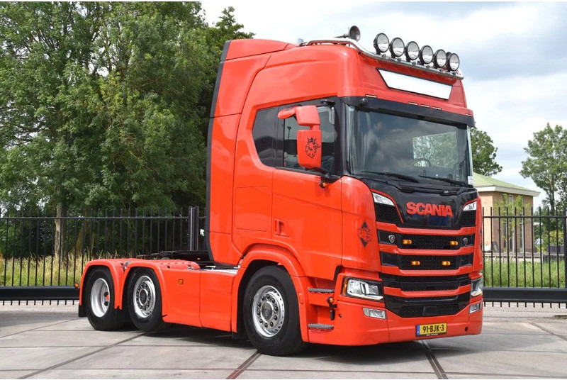 Scania R450 NGS 6x2/4NB - RETARDER - FULL AIR - 748 TKM - LEATHER SEATS - NAVI - 2 x FUEL TANKS - LED LIGHTS - - Vilkikas: foto 1 Scania R450 NGS 6x2/4NB - RETARDER - FULL AIR - 748 TKM - LEATHER SEATS - NAVI - 2 x FUEL TANKS - LED LIGHTS - - Vilkikas: foto 1