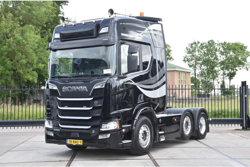 Scania R520 V8 NGS 6x2/4 - 701 TKM - NAVI - LEATHER SEATS - ALCOA'S - LED LIGHTS - TOP CONDITION - - Vilkikas: foto 2 Scania R520 V8 NGS 6x2/4 - 701 TKM - NAVI - LEATHER SEATS - ALCOA'S - LED LIGHTS - TOP CONDITION - - Vilkikas: foto 2