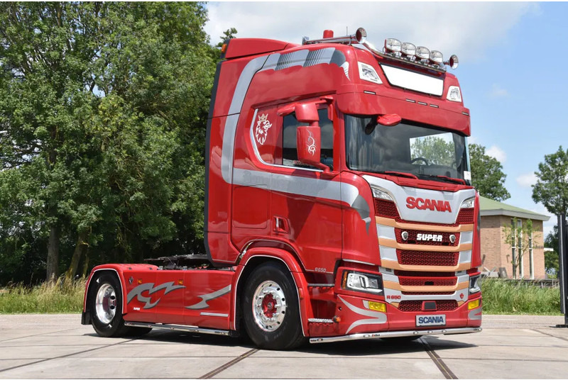 Scania R650 V8 NGS 4x2NB - LIKE NEW - RETARDER - FULL AIR - PARK. AIRCO - 4 POINT AIR SUSP. - 2 x FUEL TANKS - ALCOA'S - - Vilkikas: foto 1 Scania R650 V8 NGS 4x2NB - LIKE NEW - RETARDER - FULL AIR - PARK. AIRCO - 4 POINT AIR SUSP. - 2 x FUEL TANKS - ALCOA'S - - Vilkikas: foto 1
