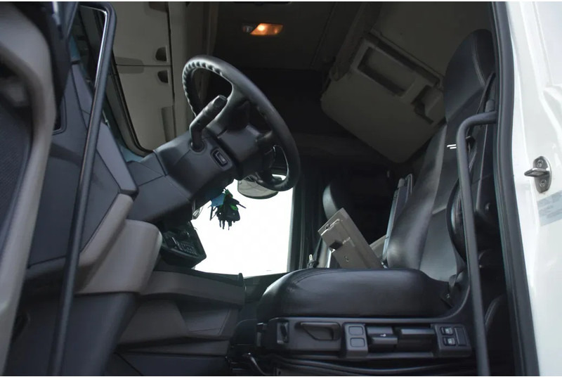 Scania S410 NGS 4x2EB MEGA 95 cm or 103 cm driving height - RETARDER - 817 TKM - FULL AIR - PARK. AIRCO - LEATHER SEATS - 2 x FUEL TANK - Vilkikas: foto 4 Scania S410 NGS 4x2EB MEGA 95 cm or 103 cm driving height - RETARDER - 817 TKM - FULL AIR - PARK. AIRCO - LEATHER SEATS - 2 x FUEL TANK - Vilkikas: foto 4