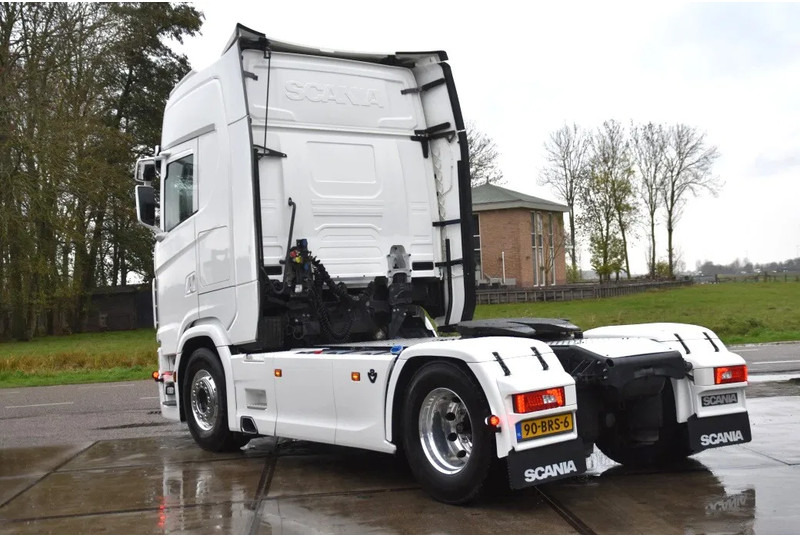 Scania S660 V8 NGS 4x2NB - NEW TACHO - RETARDER - FULL AIR - PARK. AIRCO - LEATHER SEATS - 2 x FUEL TANKS - ALCOA'S - LED - - Vilkikas: foto 3 Scania S660 V8 NGS 4x2NB - NEW TACHO - RETARDER - FULL AIR - PARK. AIRCO - LEATHER SEATS - 2 x FUEL TANKS - ALCOA'S - LED - - Vilkikas: foto 3