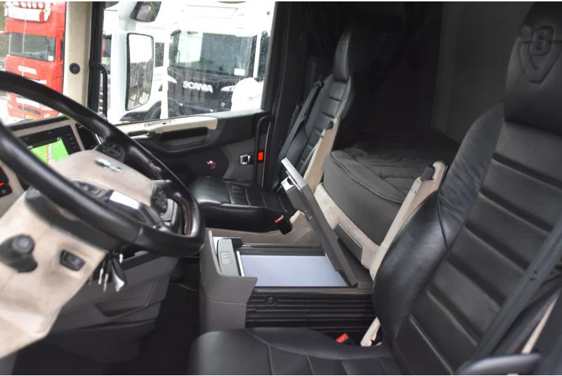 Scania S660 V8 NGS 4x2NB - NEW TACHO - RETARDER - FULL AIR - PARK. AIRCO - LEATHER SEATS - 2 x FUEL TANKS - ALCOA'S - LED - - Vilkikas: foto 5 Scania S660 V8 NGS 4x2NB - NEW TACHO - RETARDER - FULL AIR - PARK. AIRCO - LEATHER SEATS - 2 x FUEL TANKS - ALCOA'S - LED - - Vilkikas: foto 5
