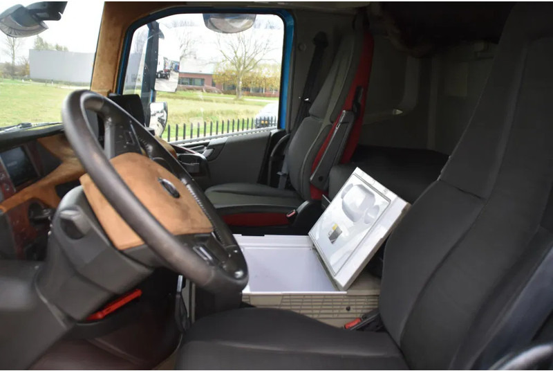 Volvo FH 540 Globe 6x2/4 - 633 TKM - HYDRAULICS - PTO - 2 BEDS - XENON - GOOD CONDITION - - Vilkikas: foto 5 Volvo FH 540 Globe 6x2/4 - 633 TKM - HYDRAULICS - PTO - 2 BEDS - XENON - GOOD CONDITION - - Vilkikas: foto 5