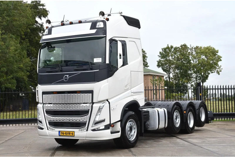 Volvo FH 500 Globe 8x2/4 - 147 TKM - PARK. AIRCO - 10 TONS FRONT AXLE - LEATHER SEATS - PTO - LED LIGHTS - TOP CONDITION - - Važiuoklės sunkvežimis: foto 2 Volvo FH 500 Globe 8x2/4 - 147 TKM - PARK. AIRCO - 10 TONS FRONT AXLE - LEATHER SEATS - PTO - LED LIGHTS - TOP CONDITION - - Važiuoklės sunkvežimis: foto 2