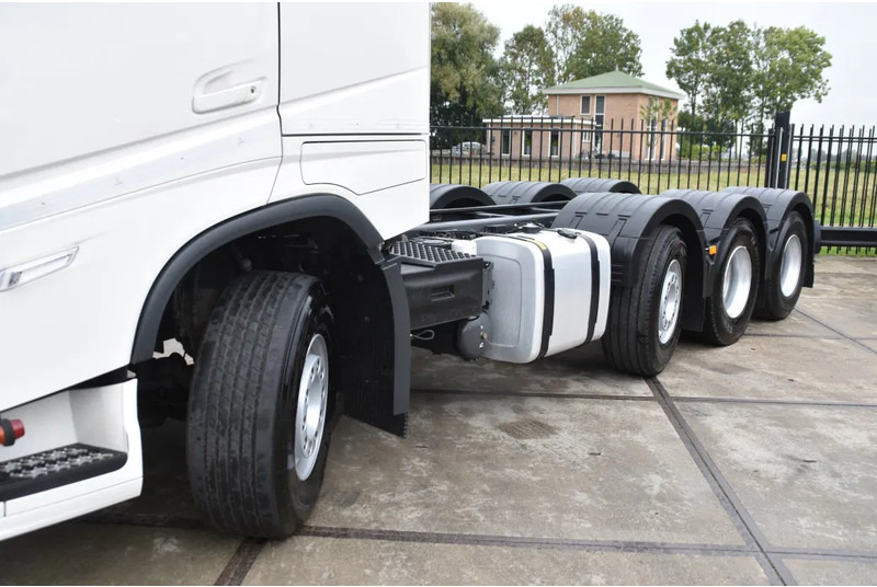 Volvo FH 500 Globe 8x2/4 - 147 TKM - PARK. AIRCO - 10 TONS FRONT AXLE - LEATHER SEATS - PTO - LED LIGHTS - TOP CONDITION - - Važiuoklės sunkvežimis: foto 4 Volvo FH 500 Globe 8x2/4 - 147 TKM - PARK. AIRCO - 10 TONS FRONT AXLE - LEATHER SEATS - PTO - LED LIGHTS - TOP CONDITION - - Važiuoklės sunkvežimis: foto 4