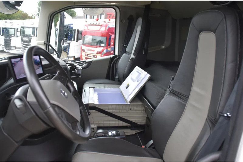 Volvo FH 500 Globe 8x2/4 - 147 TKM - PARK. AIRCO - 10 TONS FRONT AXLE - LEATHER SEATS - PTO - LED LIGHTS - TOP CONDITION - - Važiuoklės sunkvežimis: foto 5 Volvo FH 500 Globe 8x2/4 - 147 TKM - PARK. AIRCO - 10 TONS FRONT AXLE - LEATHER SEATS - PTO - LED LIGHTS - TOP CONDITION - - Važiuoklės sunkvežimis: foto 5