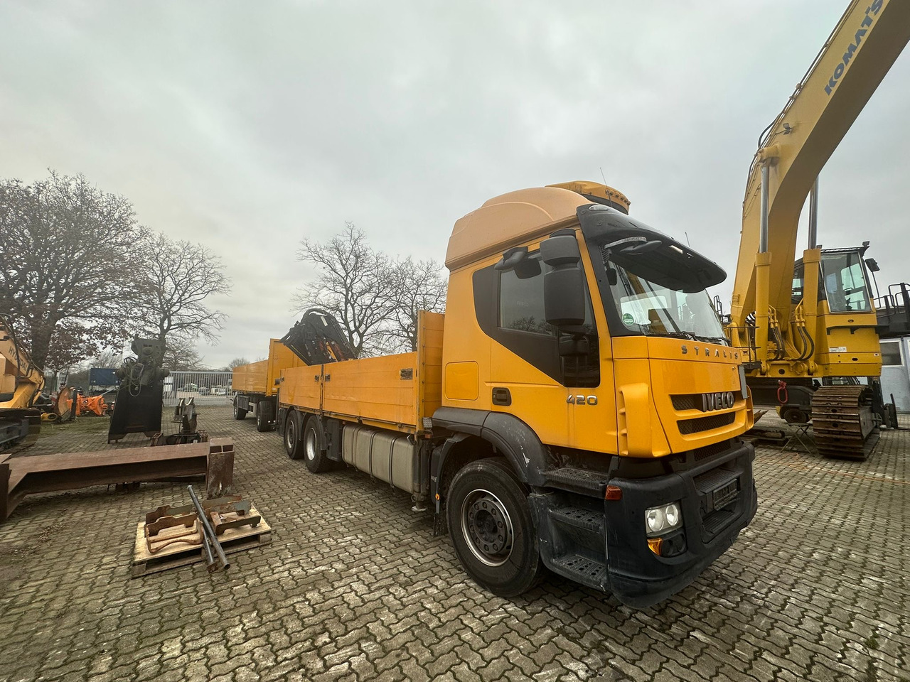 IVECO STRALIS 420 truck open box with TEREX loading crane 290.2E-A3 - Hook-lift sunkvežimis, Sunkvežimis su kranu: foto 2 IVECO STRALIS 420 truck open box with TEREX loading crane 290.2E-A3 - Hook-lift sunkvežimis, Sunkvežimis su kranu: foto 2