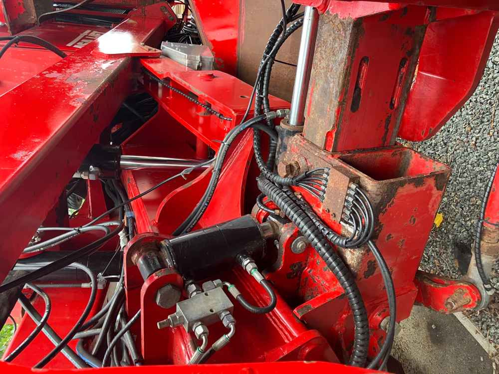 ASA-Lift Red Beet Topper - Vynuogių derliaus nuėmimo mašinos: foto 3 ASA-Lift Red Beet Topper - Vynuogių derliaus nuėmimo mašinos: foto 3
