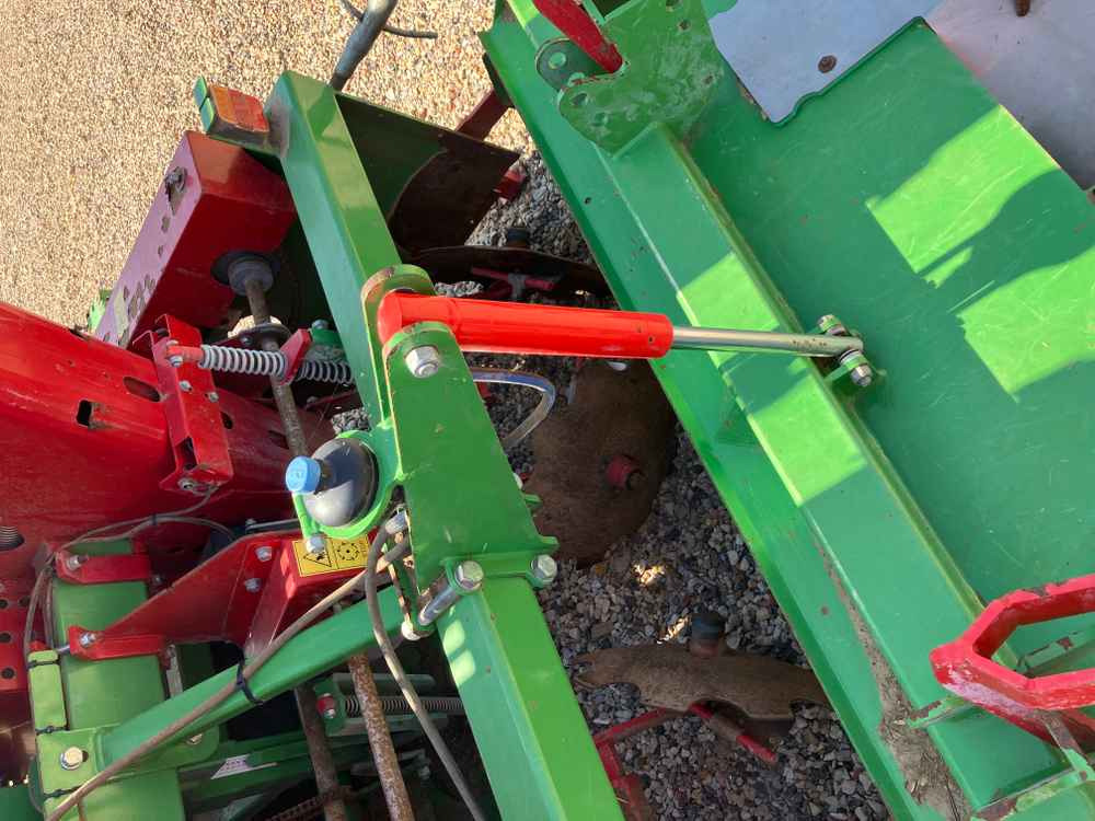 Baselier Baselier 4 Row Mounted FA-W, Potato Planter Tilla Combination - Kombainas: foto 2 Baselier Baselier 4 Row Mounted FA-W, Potato Planter Tilla Combination - Kombainas: foto 2