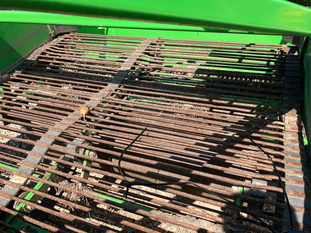 Vynuogių derliaus nuėmimo mašinos Jones Onion Windrower: foto 8