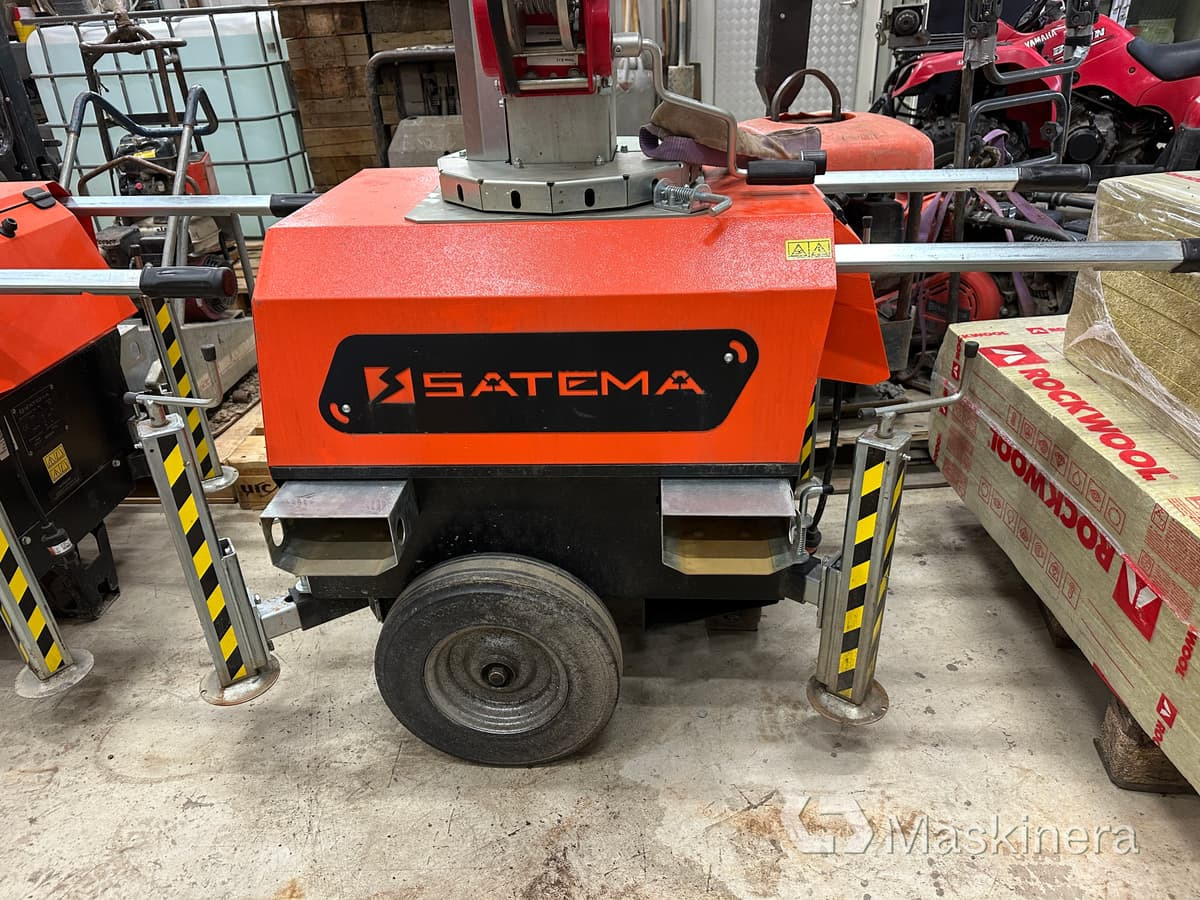 Belysningsmast Satema X-Chain 4x230 W - Apšvietimo bokštas: foto 3 Belysningsmast Satema X-Chain 4x230 W - Apšvietimo bokštas: foto 3