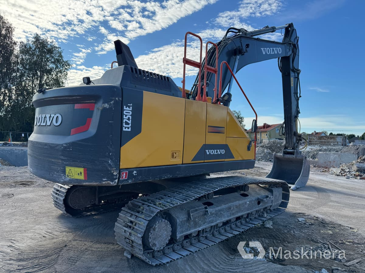 Grävmaskin Volvo EC250EL med tillbehör - Vikšrinis ekskavatorius: foto 5 Grävmaskin Volvo EC250EL med tillbehör - Vikšrinis ekskavatorius: foto 5