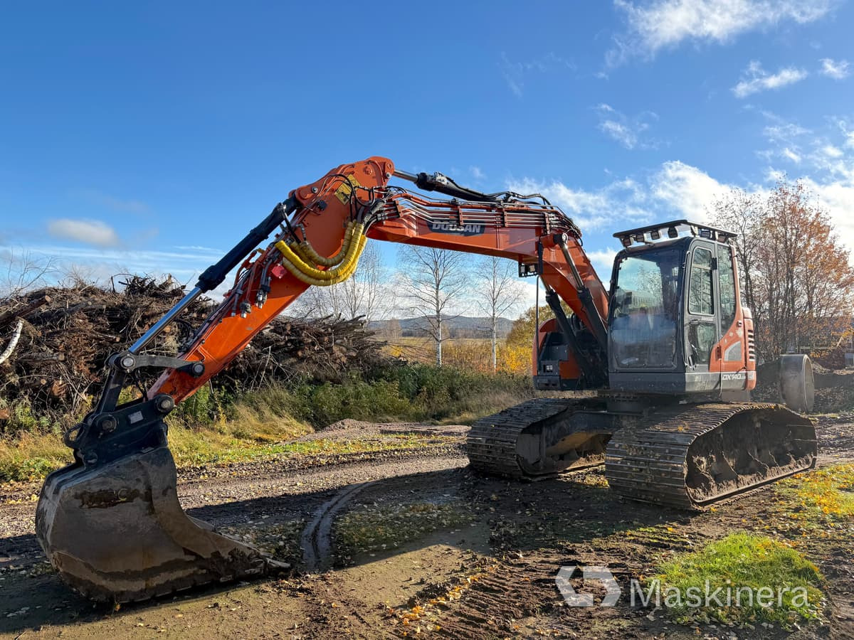 Grävmaskin Doosan DX140LCR-5 / Skördaraggregat 25RH - Vikšrinis ekskavatorius: foto 1 Grävmaskin Doosan DX140LCR-5 / Skördaraggregat 25RH - Vikšrinis ekskavatorius: foto 1