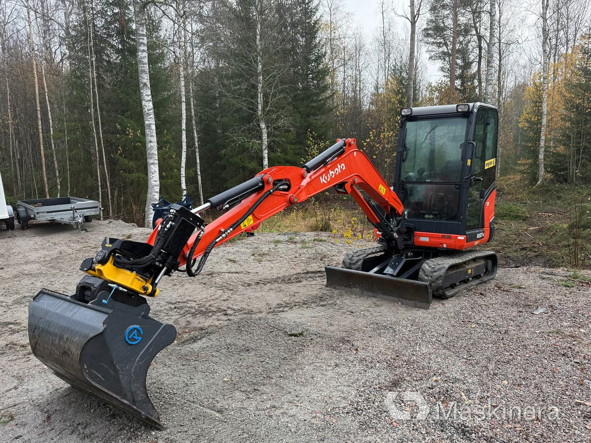 Grävmaskin Kubota KX027-4 med många redskap - Vikšrinis ekskavatorius: foto 1 Grävmaskin Kubota KX027-4 med många redskap - Vikšrinis ekskavatorius: foto 1