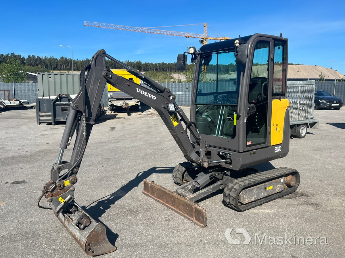 Grävmaskin Volvo EC18D med maskintrailer och redskap - Vikšrinis ekskavatorius: foto 2 Grävmaskin Volvo EC18D med maskintrailer och redskap - Vikšrinis ekskavatorius: foto 2