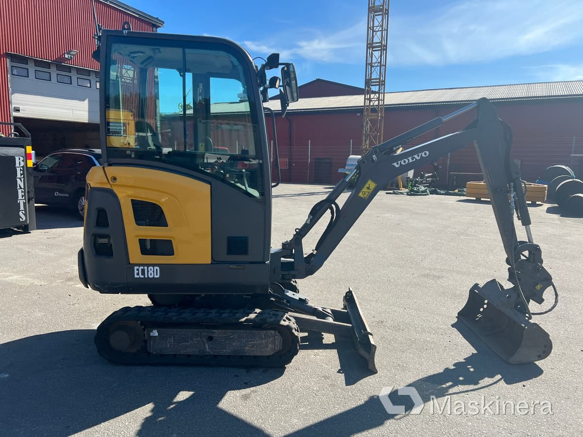 Grävmaskin Volvo EC18D med maskintrailer och redskap - Vikšrinis ekskavatorius: foto 5 Grävmaskin Volvo EC18D med maskintrailer och redskap - Vikšrinis ekskavatorius: foto 5