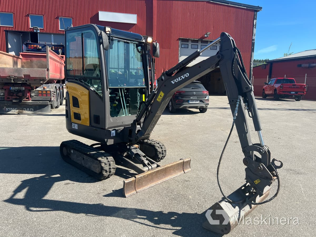 Grävmaskin Volvo EC18D med maskintrailer och redskap - Vikšrinis ekskavatorius: foto 4 Grävmaskin Volvo EC18D med maskintrailer och redskap - Vikšrinis ekskavatorius: foto 4