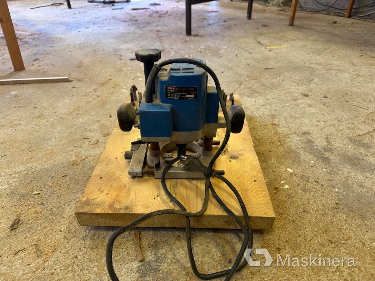 Handöverfräs RYOBI R-500 - Statybinė įranga: foto 4 Handöverfräs RYOBI R-500 - Statybinė įranga: foto 4