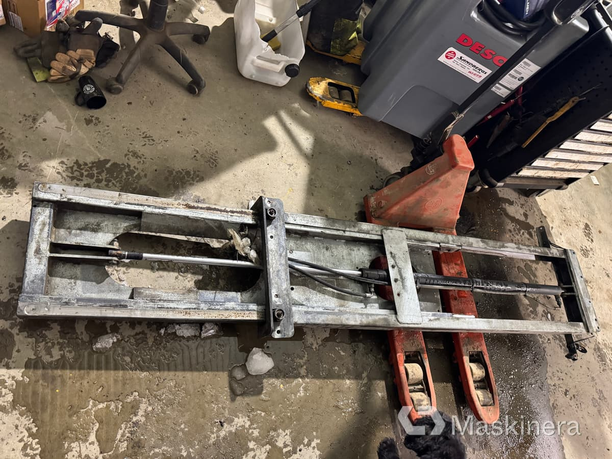 Hyttstativ till timmerkran, V-kran - Padargas - Miško technika: foto 5 Hyttstativ till timmerkran, V-kran - Padargas - Miško technika: foto 5