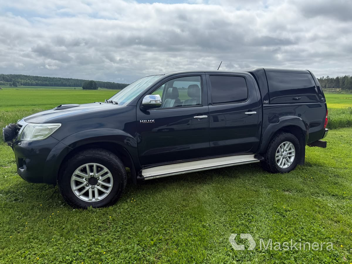 Pickup Toyota Hilux Dubbelhytt 3.0 D 4x4 - Krovininis mikroautobusas: foto 1 Pickup Toyota Hilux Dubbelhytt 3.0 D 4x4 - Krovininis mikroautobusas: foto 1