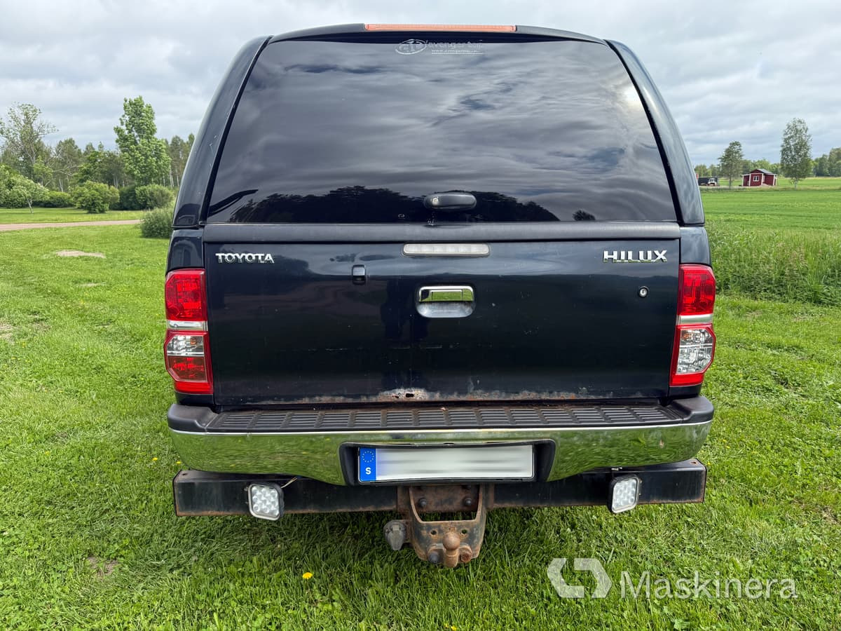 Pickup Toyota Hilux Dubbelhytt 3.0 D 4x4 - Krovininis mikroautobusas: foto 3 Pickup Toyota Hilux Dubbelhytt 3.0 D 4x4 - Krovininis mikroautobusas: foto 3