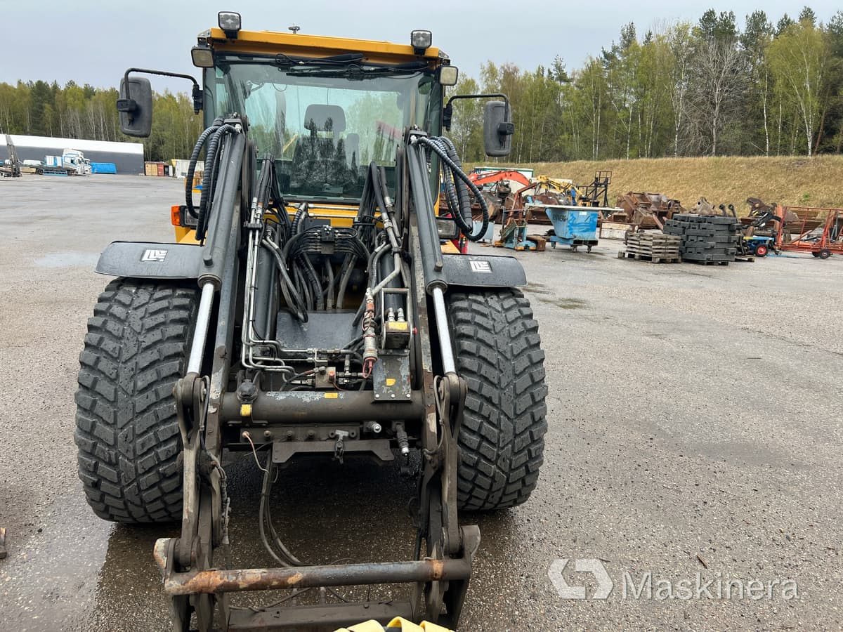 Redskapsbärare Lundberg 6240 med redskap och kombispridare - Ratinis krautuvas: foto 2 Redskapsbärare Lundberg 6240 med redskap och kombispridare - Ratinis krautuvas: foto 2