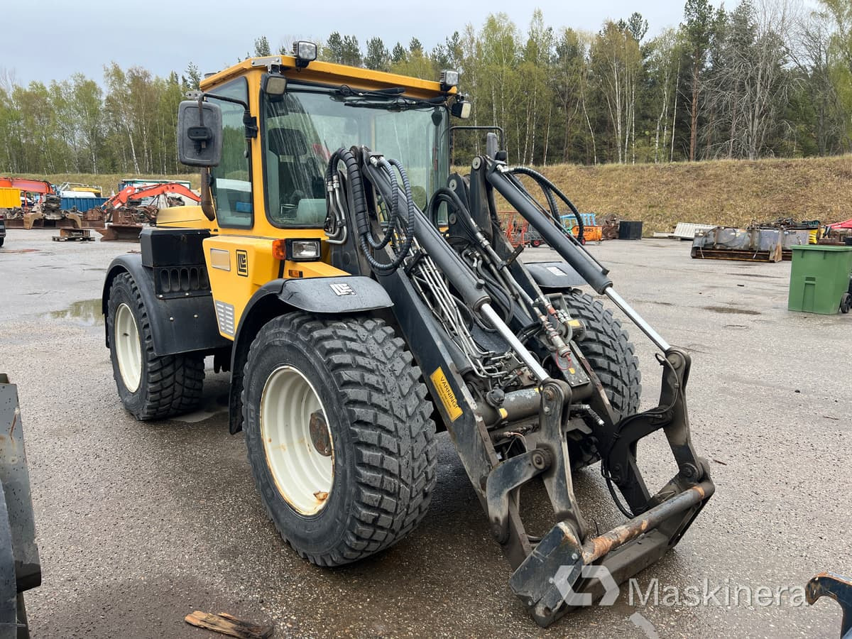 Redskapsbärare Lundberg 6240 med redskap och kombispridare - Ratinis krautuvas: foto 3 Redskapsbärare Lundberg 6240 med redskap och kombispridare - Ratinis krautuvas: foto 3