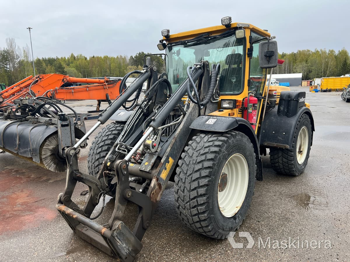 Redskapsbärare Lundberg 6240 med redskap och kombispridare - Ratinis krautuvas: foto 1 Redskapsbärare Lundberg 6240 med redskap och kombispridare - Ratinis krautuvas: foto 1