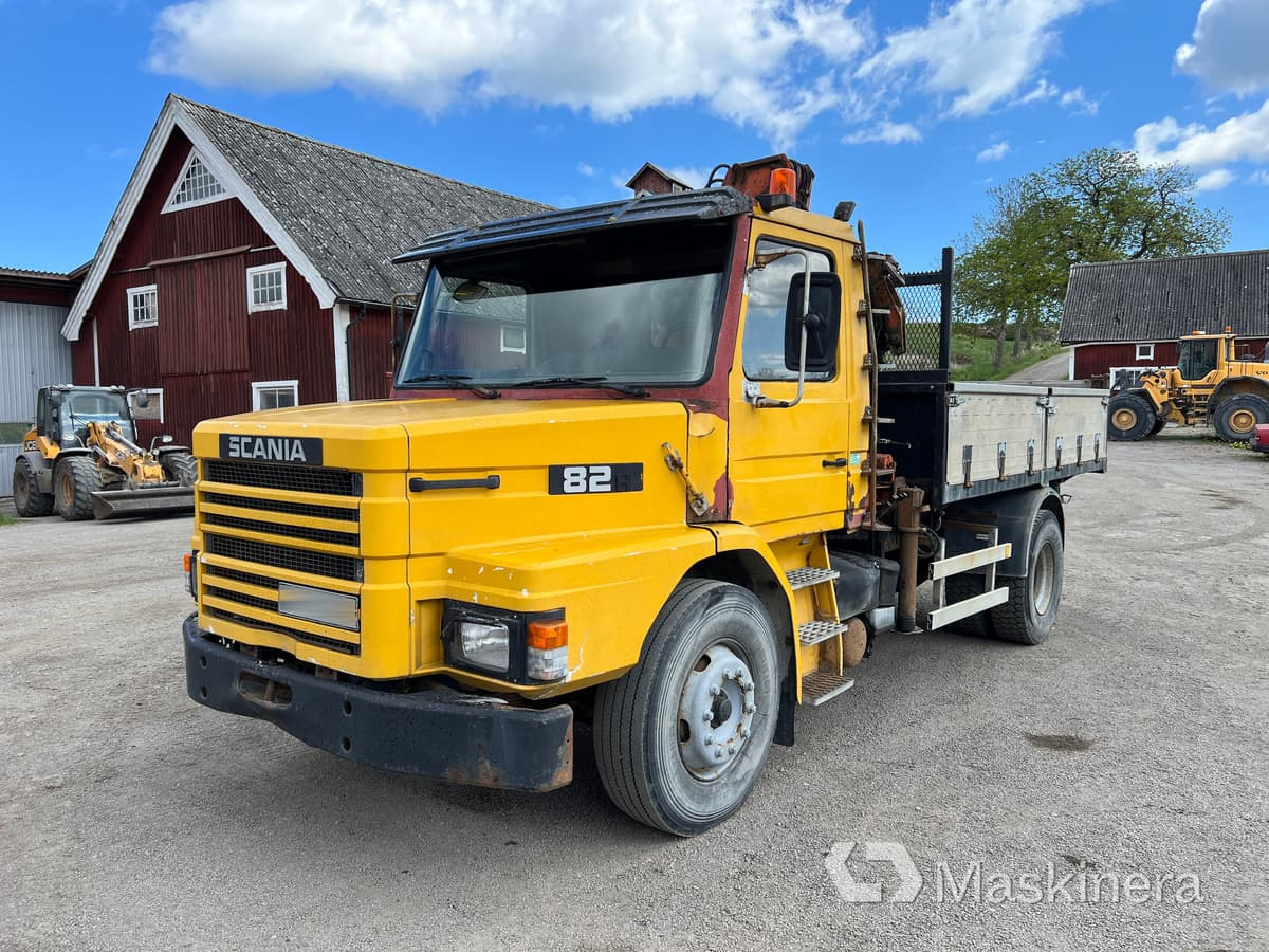 Scania T82HL4X2LS46KK Kran / tippbil Scania 82H - Savivartis sunkvežimis, Sunkvežimis su kranu: foto 1 Scania T82HL4X2LS46KK Kran / tippbil Scania 82H - Savivartis sunkvežimis, Sunkvežimis su kranu: foto 1