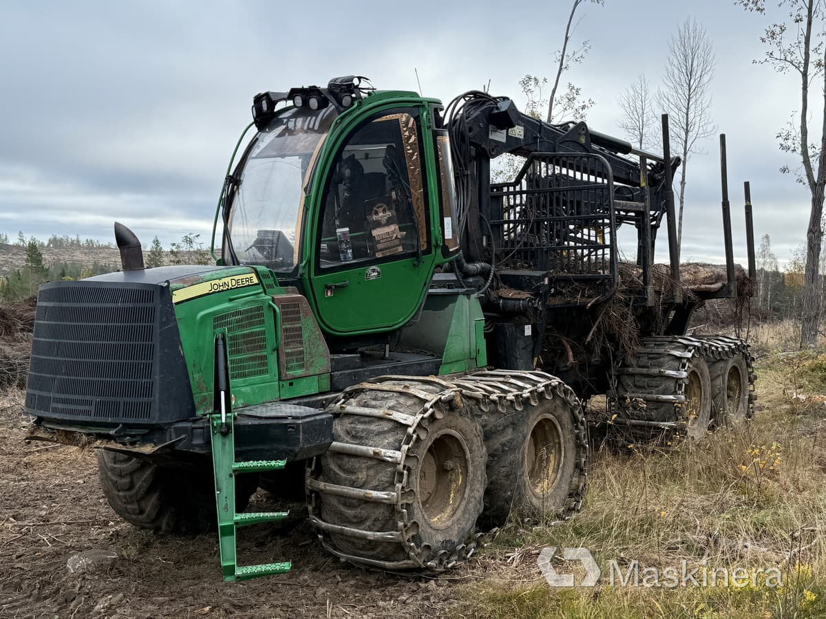 Skotare John Deere 1210E - Forvarderis: foto 1 Skotare John Deere 1210E - Forvarderis: foto 1